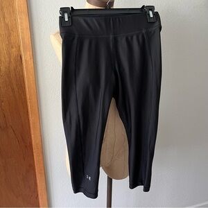 UNDER ARMOUR sz S Capri Leggings Black Crop HeatGear No Slip Waistband